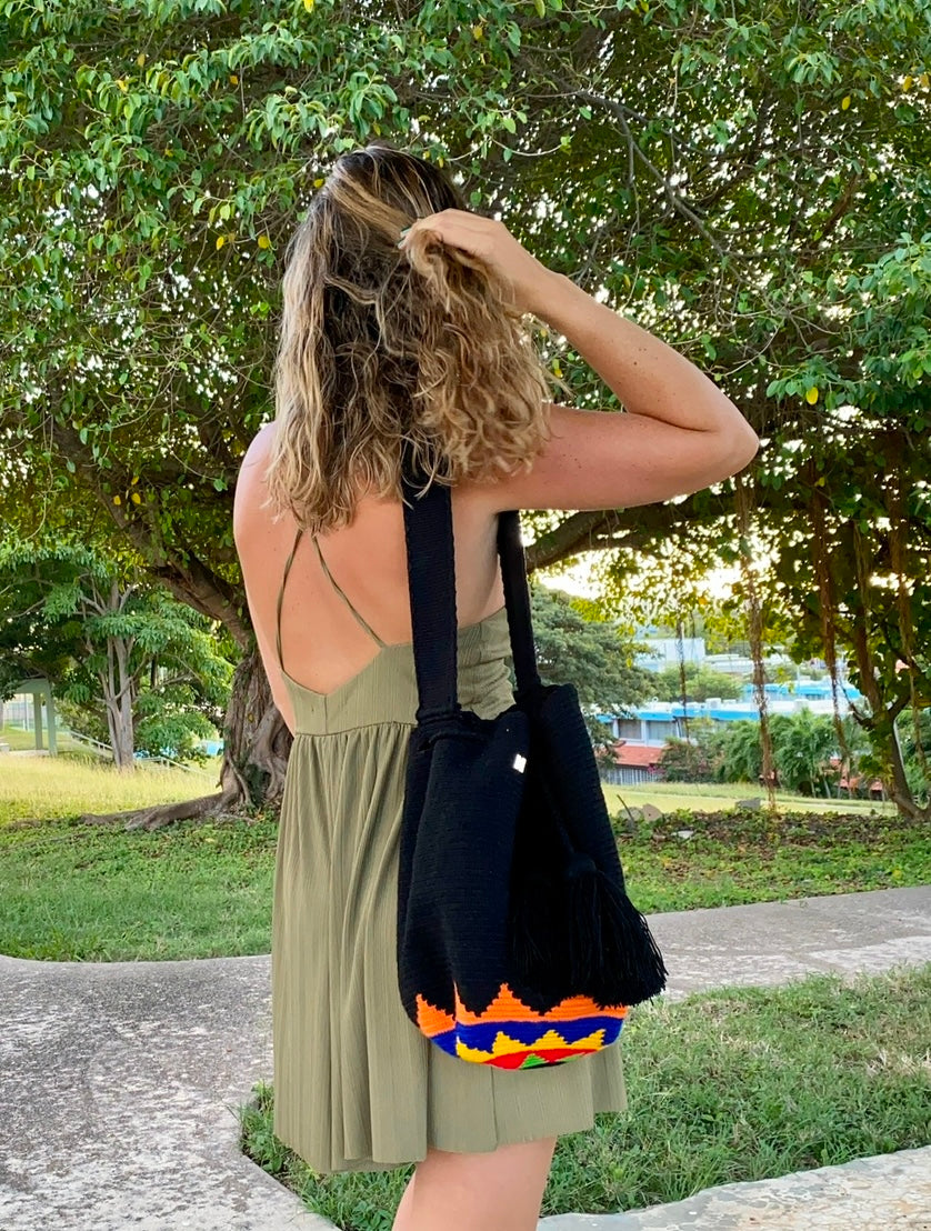 Short Strap Black Wayuu Bag